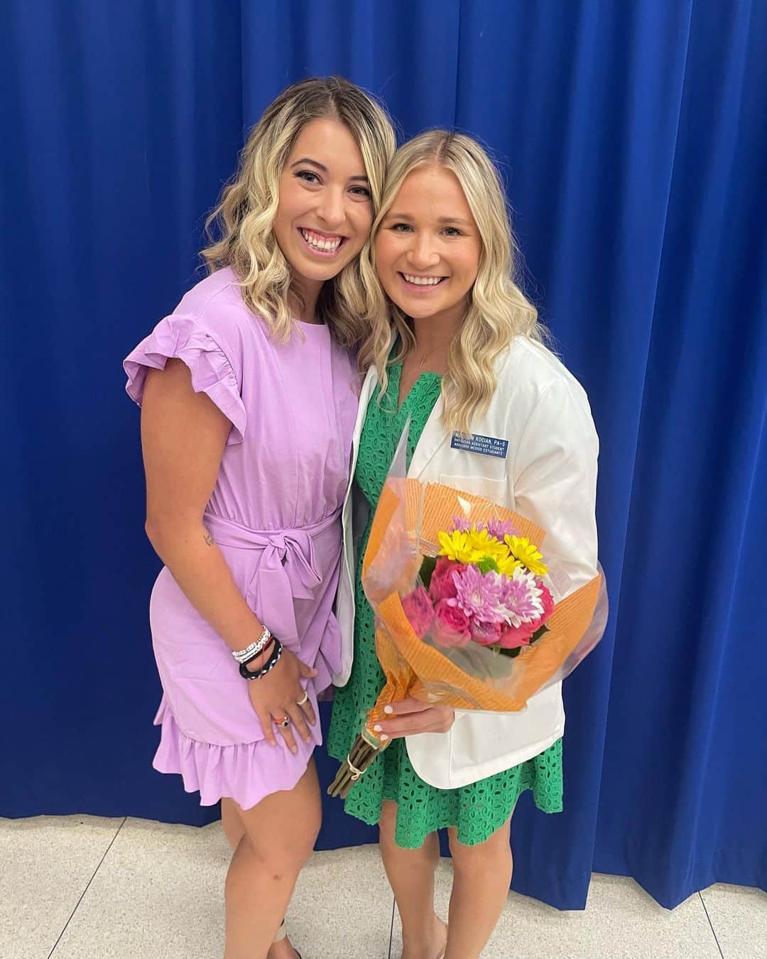 マディソン・コシャンさんのインスタグラム写真 - (マディソン・コシャンInstagram)「what an honor to receive this white coat🥼 a long 13 months with more than 100 exams, lots of caffeine, a few tears and sleepless nights..but we made it. would not be here without the love & support from my family, friends, classmates, mentors, and BCM faculty. i’m so excited to start clinical year & serve my patients to my best ability. but first, the long awaited month of vacation!!」7月25日 7時23分 - madison_kocian