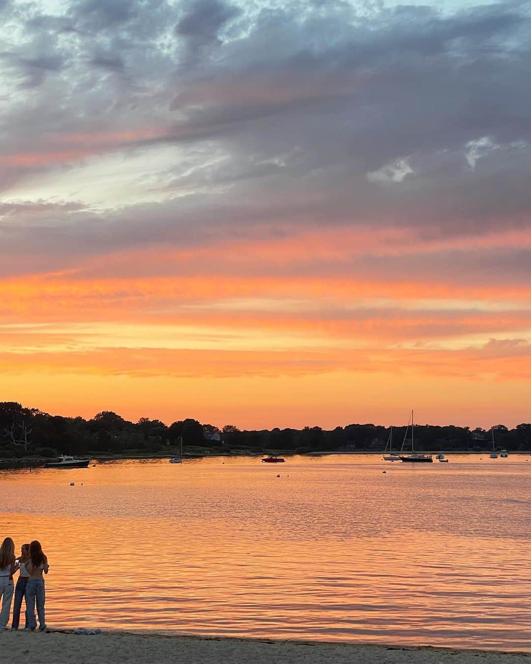 サマンサ・グラドヴィルさんのインスタグラム写真 - (サマンサ・グラドヴィルInstagram)「The most beautiful Sag Harbor sunset 🌅💕 #hamptons #goldenhour」7月25日 7時52分 - samgradoville