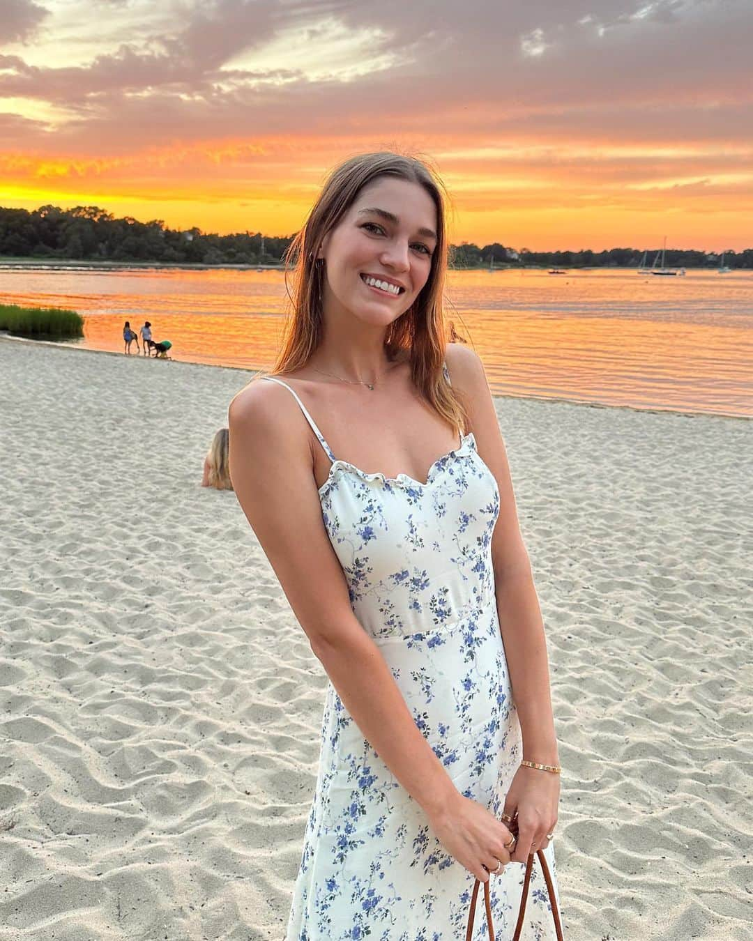 サマンサ・グラドヴィルのインスタグラム：「The most beautiful Sag Harbor sunset 🌅💕 #hamptons #goldenhour」