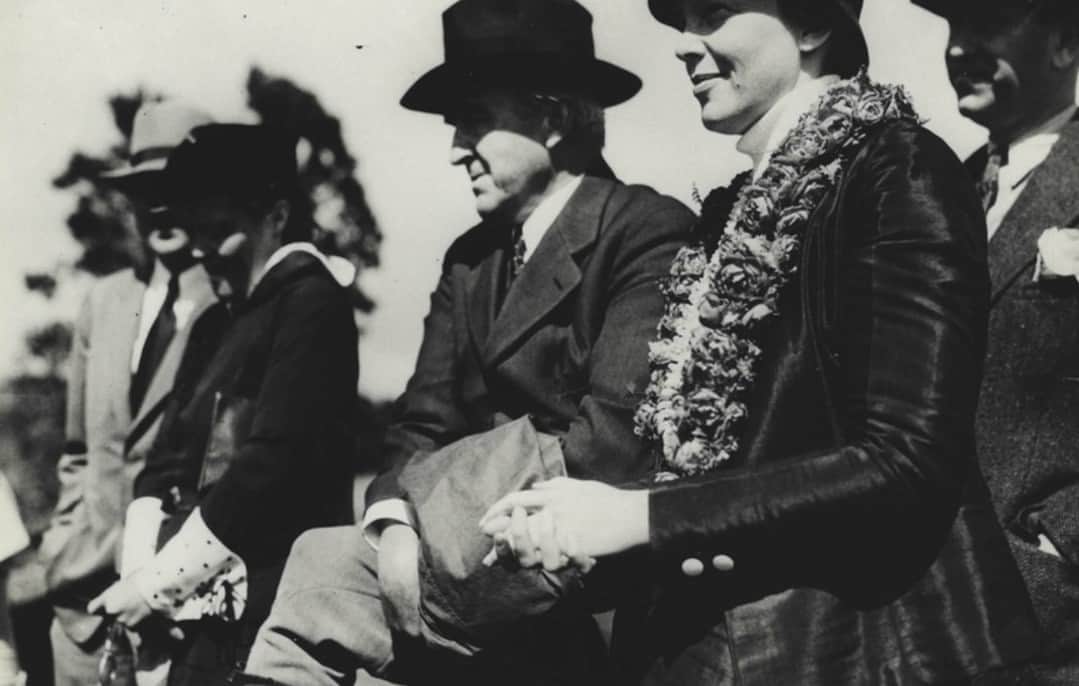 ハワイアン航空のインスタグラム：「Did you know: Days before Amelia Earhart achieved her second milestone of flying solo from O‘ahu to Oakland in 1935, she accompanied Inter-Island Airways (our former airline name) and co-piloted a flight from Honolulu to Hilo aboard our Sikorsky S-38.✈️ Read more at the link in our bio.   #NationalAmeliaEarhartDay #AmeliaEarhart #HawaiianAirlines #Aviation #WomenInAviation #WahineInAviation」