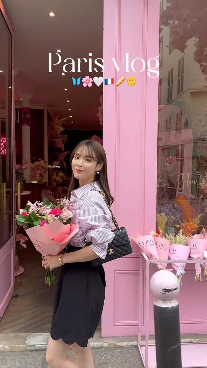 磯田 ひかる(Hikaru Isoda) のインスタグラム：「Paris mini vlog 🇫🇷  —————————— picaru：162cm / 骨格ウェーブ 1st ブライトスプリング 2nd ブライトサマー  大人可愛いスタイルアップコーデ ヘアメイクを合わせた トータルスタイリングを提案🤍  不定期にストーリーで ファッションお悩み相談募集中🥰 ——————————  他の投稿を見る→【@picaruuu】  #paris #parisvlog #パリ #パリ旅行 #旅行コーデ」