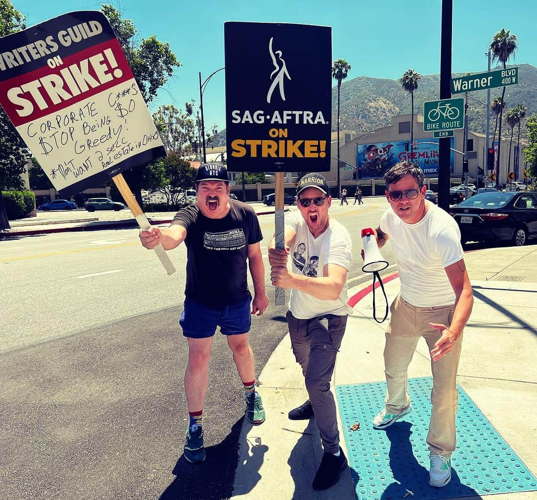 ピーター・ファシネリさんのインスタグラム写真 - (ピーター・ファシネリInstagram)「The new AVENGERS. #FightingCorporateGreed I stand with @sagaftra @wgawest @wgaeast  #sagaftrastrike #wgastrong」7月25日 8時16分 - peterfacinelli