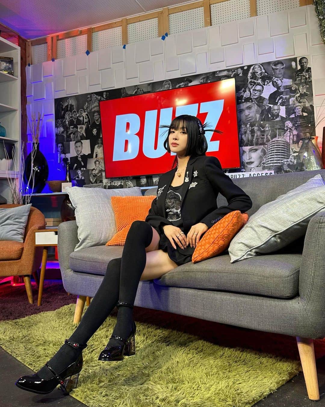 Emily Meiのインスタグラム：「My interview with @buzz_access is up on their YouTube now ~ link in my story ^^ i talk about my new song MANIA, and some things you guys may not know about me 👀 check it out ~」