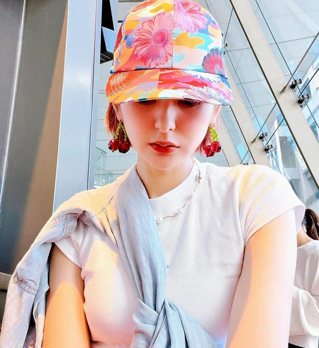 石井美絵子さんのインスタグラム写真 - (石井美絵子Instagram)「さくらんぼピアス🍒 ガラスだから重めなんだけどすぐ慣れた🤍 めっちゃ可愛い😋🌈 @yuumiperalta.shop   #さくらんぼ #さくらんぼピアス #ハンドメイドアクセサリー #ハンドメイド #handmadeaccessory」7月27日 20時00分 - mikako.ishii