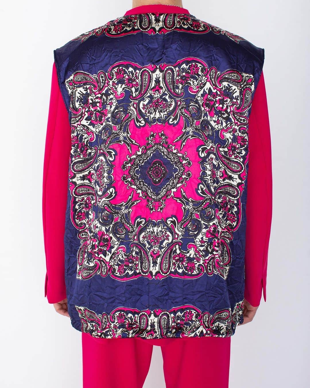 ノーマ ティーディーのインスタグラム：「NOMA t.d. 23FW  #36 'COME TOGETHER'  Between flower and paisley」