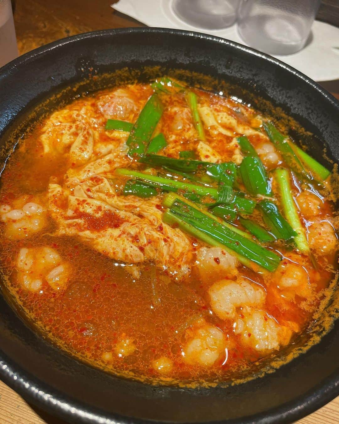 璃乃のインスタグラム：「この前モツ辛麺と石焼きチーズご飯食べた✨☺️ こんにゃく麺だし本当好きな味でした💕  PR @menya_tsutsumi.official #渋谷ラーメン #道玄坂ラーメン #道玄坂グルメ #麺屋つつみ渋谷店 #麺屋つつみ #道玄坂ランチ #渋谷グルメ #ラーメン #ラーメン女子 #こんにゃく麺」