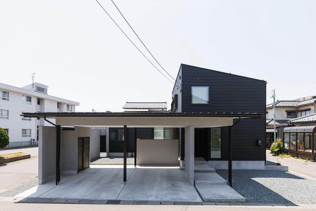 住まい工房 福井 新築 注文 住宅 工務店のインスタグラム：「.  ガレージ付きの住まい特集。」