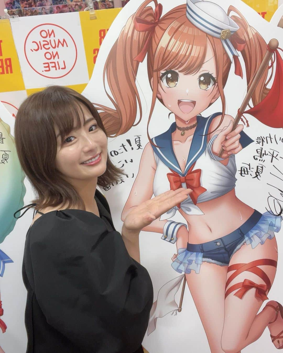 平嶋夏海のインスタグラム：「サマキラMAX もうすぐ本番！ 新宿のMerm4idPOP UPのタワレコに行ってサイン書いてきました💛💛💛 ぜひ見に行ってみてね！」