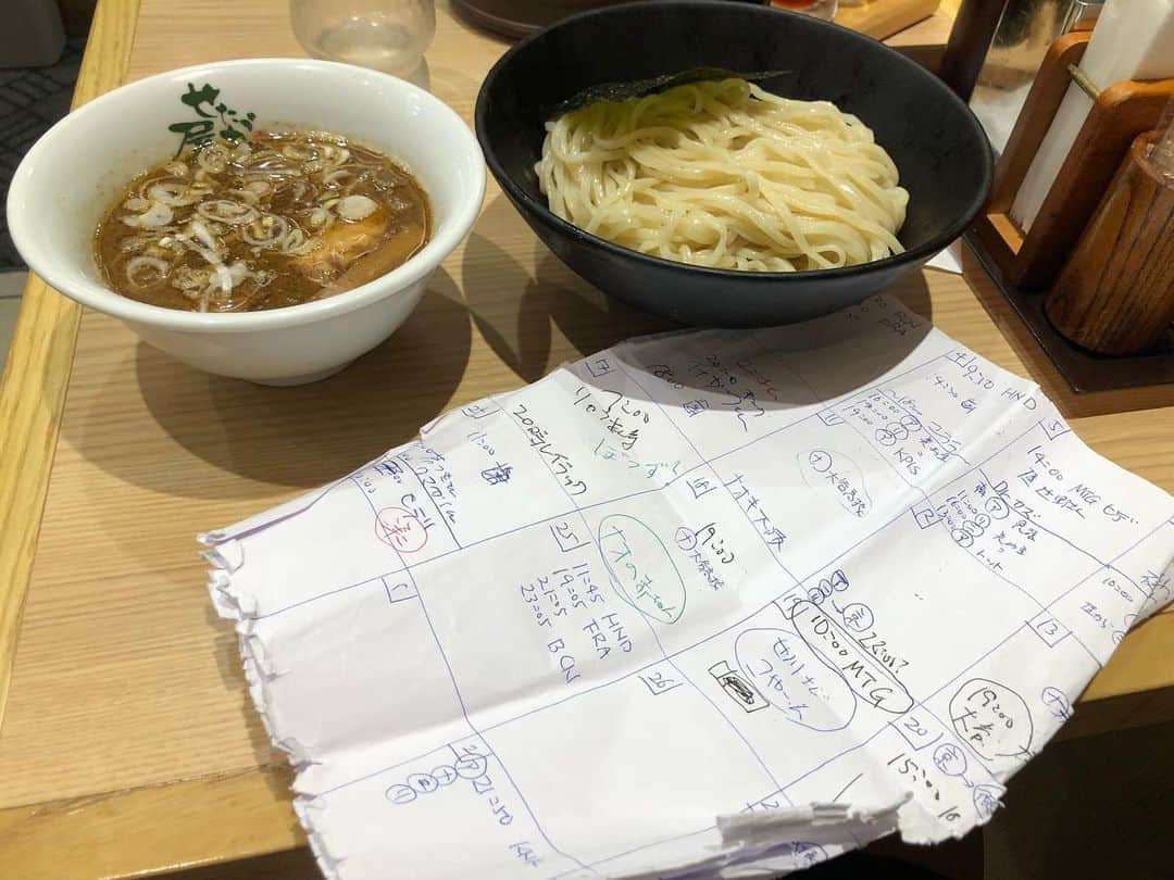 石塚啓次のインスタグラム：「ほんまはパスタ食いたかったけど、、、一応シメ飯！ グラシャス　ハポン 帰ってうどんでも作るか！ お先に1人帰国！  #石塚啓次 #YouTube #宵宵祇園  #yoiyoigion  #ブエナビスタデポルテ #buenavistadeporte #バルセロナ」