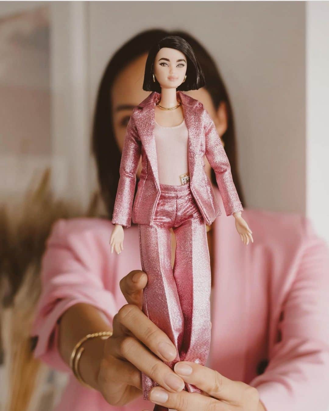クリッセル・リムさんのインスタグラム写真 - (クリッセル・リムInstagram)「My biggest flex ever? THAT IM A REAL BARBIE and so are my daughters! Back in 2019 @mattel reached out and wanted to make me and my family into one of a kind Barbies. And on top of that I created 2 collectible Barbie’s with @mattel that completely sold out in 20 minutes! It was truly an insane experience!   💞 We all have a Barbie experience- growing up I collected blonde hair and blue eyed Barbie’s… none of them looked like me, so when @mattel approached me about this project I was in tears. Knowing that little asian girls around the globe would be able to have a Barbie that represented them. Representation, diversity, & inclusitivity matters especially for our future generation!   💪🏻I also wanted to represent strong, working, independent women so I put my Barbie in, of course, a suit… a pink suit. We even added a gold iPhone with an actual photo of my Instagram page on that phone for each Barbie! The level of detail! Also the backdrop of the box we designed was of our old office in downtown LA.. which was where my career began. ALSO the fact that BARBIE herself visited CHRISELLE BARBIE at my office was epic.   👩‍👧‍👧It has been 4 years since this mega moment but still til this day one of the biggest moments in my career! Thank you to the @mattel @barbiestyle @barbie team for this opportunity of a lifetime, and making diversity, equality, and empowerment reflective of the Barbie we know today!  Ok I’m done flexing 😂 now onto the Movie- have you guys seen it? Did it live up to the hype? Let me know your thoughts!!   #barbie #barbiestyle #barbiemovie #barbiedoll」7月25日 8時59分 - chrisellelim