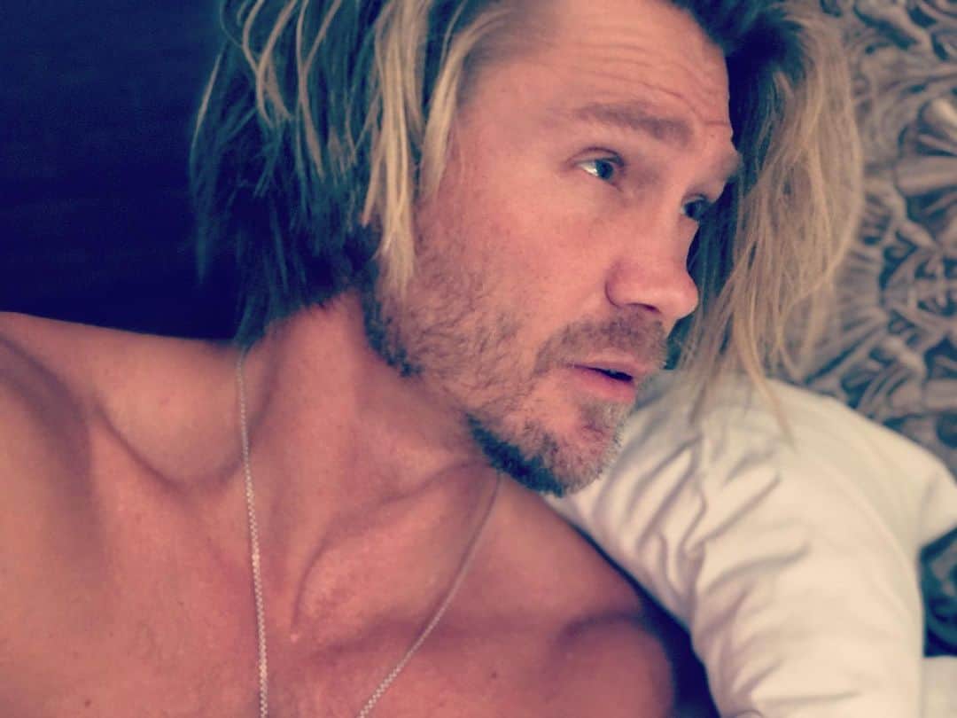 チャド・マイケル・マーレイのインスタグラム：「I subscribe to sleep. See y’all after my nap 😴」