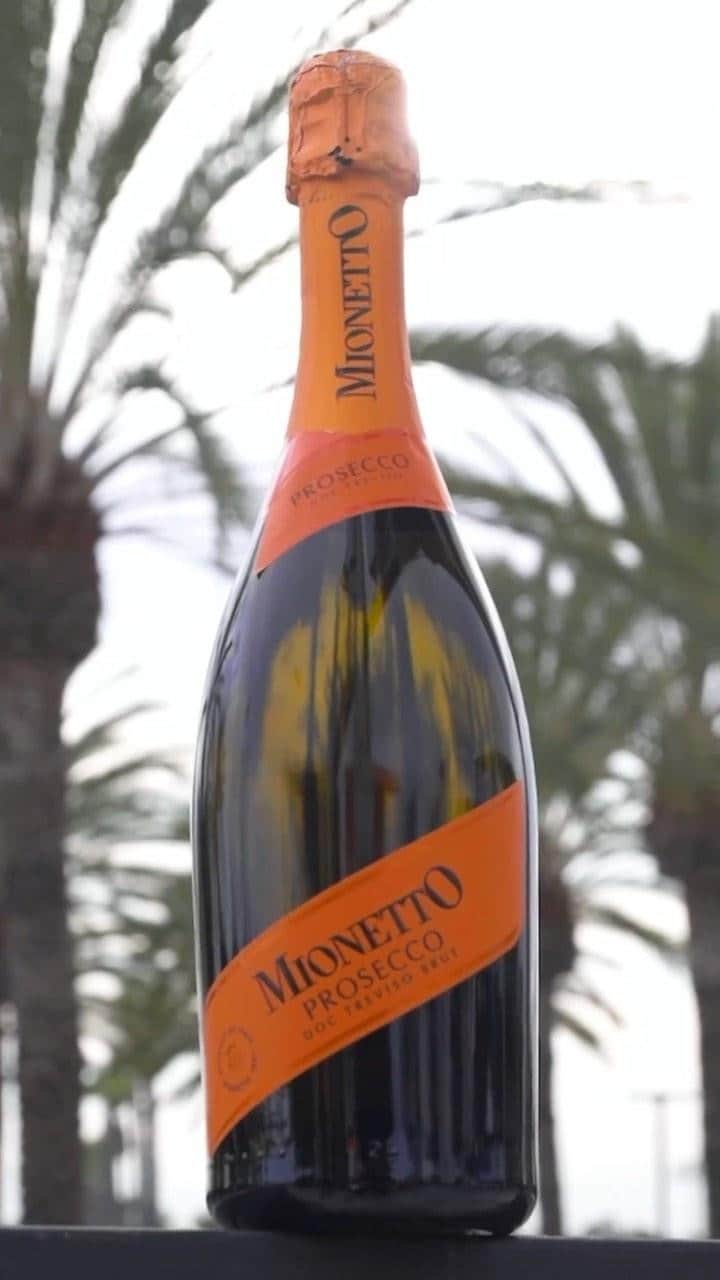 Mionetto USAのインスタグラム：「Allora, Los Angeles! 🧡   We joined @dignityhealthsp this weekend, where we experienced the revolutionary tennis league set to take the world by storm at Dignity Health Sports Park! 🎾🍾 Grazie to all of our amici who stopped by the Mionetto Prosecco bar! We are so honored to have had the opportunity to bring the Mionetto Wave to Los Angeles. Salute!   See you again, Los Angeles! 🧡 Videographer: @ashernandezg   #MionettoProsecco #LosAngeles #TennisTournament #UTSTour  🇪🇺 CAMPAIGN FINANCED ACCORDING TO EU REGULATION NO. 1308/2013.  Mionetto Prosecco material is intended for individuals of legal drinking age. Share Mionetto content responsibly with those who are 21+ in your respective country.  Enjoy Mionetto Prosecco Responsibly.」