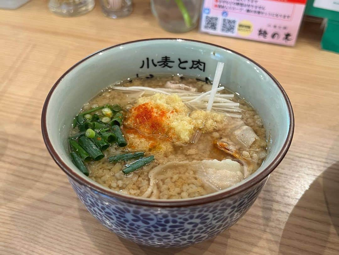 SUSURUさんのインスタグラム写真 - (SUSURUInstagram)「やっぱり好きなんだよなあ。 新宿御苑前、小麦と肉桃の木さん。 夏季限定メニューもいいけど、背脂生姜やこってり醤油などレギュラーメニューも好きです。 つけ汁に入った豚バラ肉がうまい！ #susuru_tv #小麦と肉桃の木 #新宿御苑前 #東京 #超うまい  #ラーメン #らーめん #ramen #ラーメン部 #ramennoodles #毎日ラーメン生活 #麺スタグラム #japaneseramen #japanramen #foodstagram #foodie #noodles #instanoodle #instaramen #instafood #東京ラーメン #つけ麺 #つけめん」7月25日 14時47分 - susuru_tv