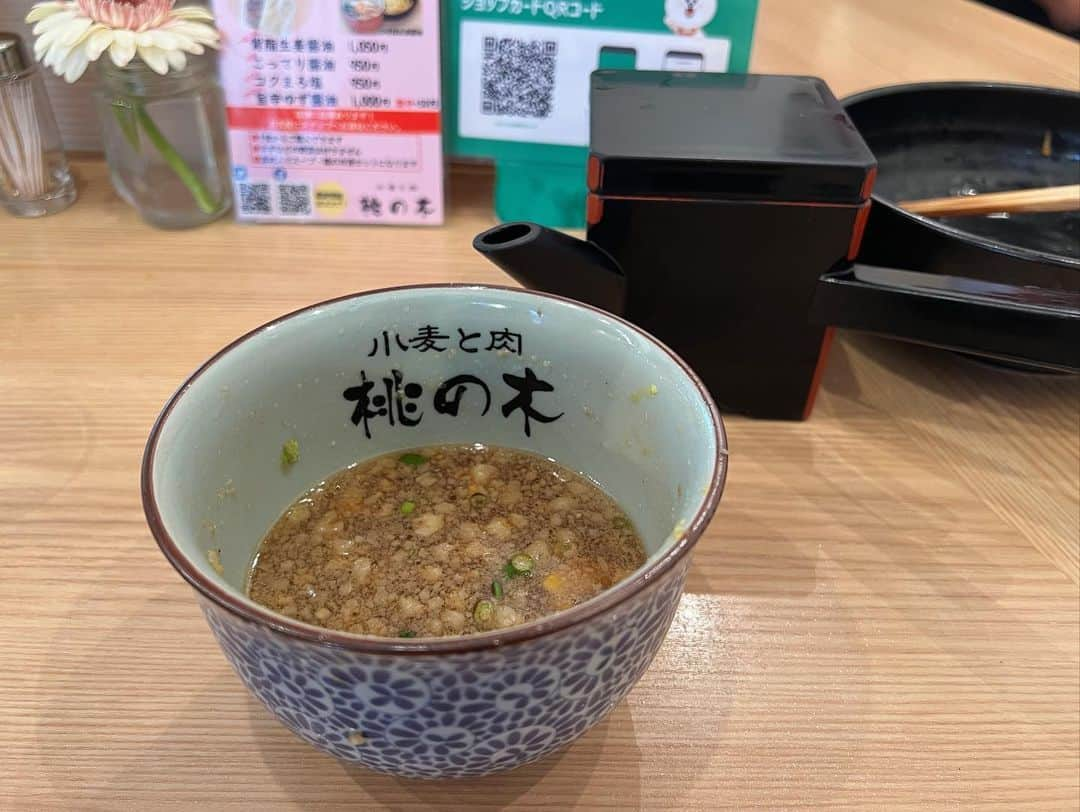 SUSURUさんのインスタグラム写真 - (SUSURUInstagram)「やっぱり好きなんだよなあ。 新宿御苑前、小麦と肉桃の木さん。 夏季限定メニューもいいけど、背脂生姜やこってり醤油などレギュラーメニューも好きです。 つけ汁に入った豚バラ肉がうまい！ #susuru_tv #小麦と肉桃の木 #新宿御苑前 #東京 #超うまい  #ラーメン #らーめん #ramen #ラーメン部 #ramennoodles #毎日ラーメン生活 #麺スタグラム #japaneseramen #japanramen #foodstagram #foodie #noodles #instanoodle #instaramen #instafood #東京ラーメン #つけ麺 #つけめん」7月25日 14時47分 - susuru_tv