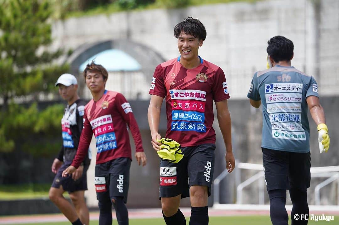 FC琉球さんのインスタグラム写真 - (FC琉球Instagram)「📷｜𝙋𝙃𝙊𝙏𝙊 7/25(火)TR🔥  #FC琉球  #FCRYUKYU  #沖縄  #okinawa  #琉球  #jleague #Jリーグ  #サッカー  #football  #soccer  #sfida  #ジンベーニョ  #沖縄とともに強くなる #ONEOKINAWA  #J30」7月25日 14時48分 - fcryukyu