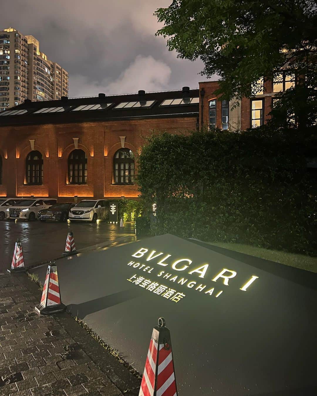 青木美沙子さんのインスタグラム写真 - (青木美沙子Instagram)「上海のBVLGARIホテル最高だった🏨 東京のBVLGARIホテルの半分以下で泊まれるってすごい‼️ ラグジュアリー空間でした💕」7月25日 14時51分 - misakoaoki