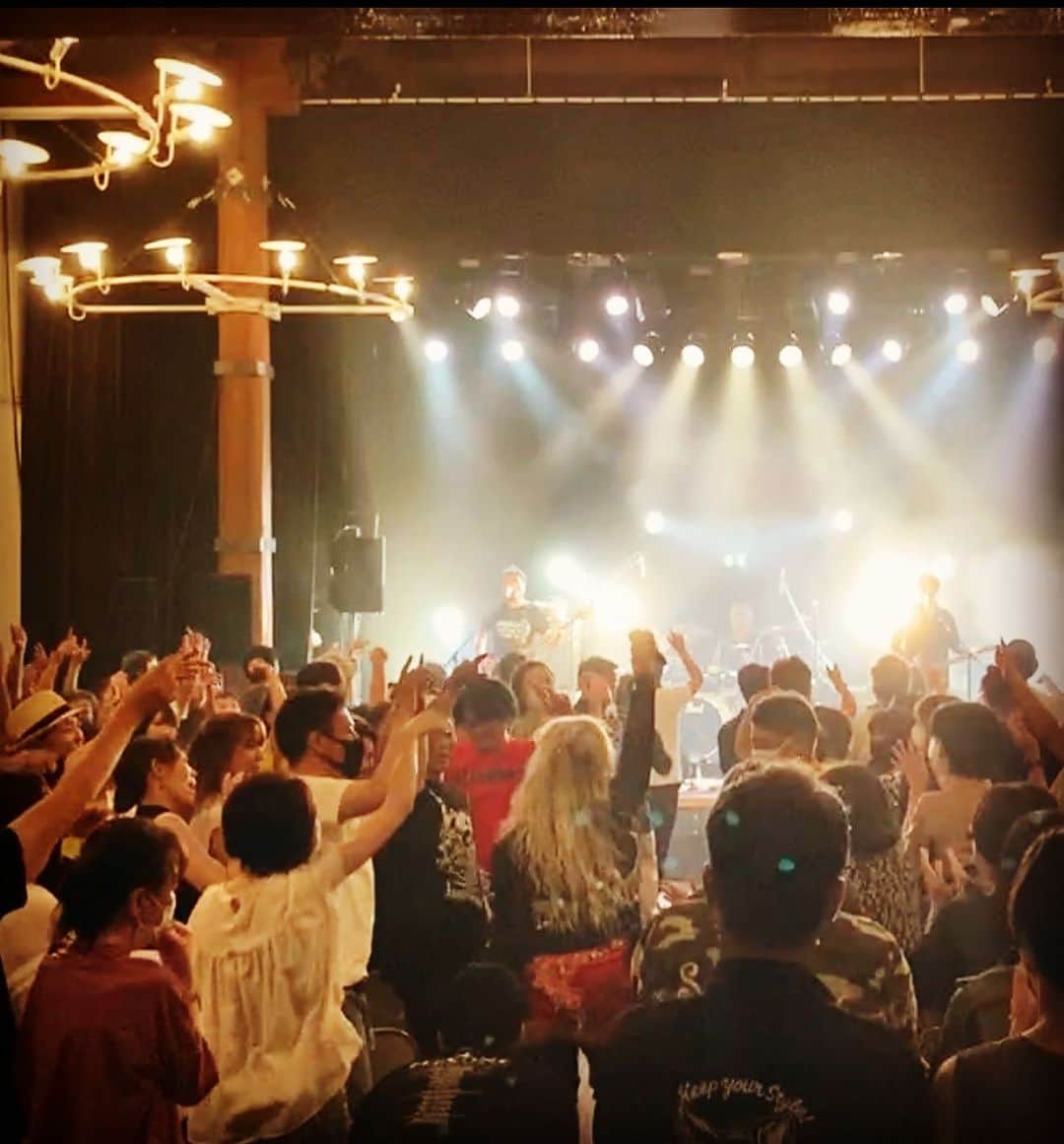 JILLのインスタグラム：「函館ライブ❣️  8月04日_名古屋ダイアモンドホール 8月05日_大阪クラブクワトロ —————————————- PERSONZ「I AM THE BEST TOUR」 6月18日_高知県立県民文化ホール グリーンホール 6月24日_札幌CUBE GARDEN 7月02日_ヒューリックホール東京 7月22日-仙台rensaホール 7月23日_函館金森ホール 8月04日_名古屋ダイアモンドホール 8月05日_大阪クラブクワトロ 8月11日_新潟LOTS 8月12日_高崎芸術劇場スタジオシアター 8月26日_福岡電気みらいホール —————————————-  #jillpersonz  #personz  #youtubepersonzチャンネル #note  #jillpersonz  #エアプレ #JILLプレ #ラジオ高崎 #三味線JILL屋」