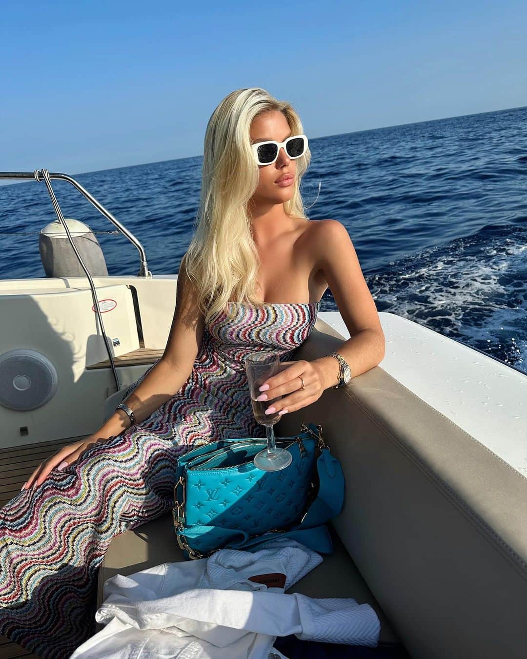 ケェーリン・セブンのインスタグラム：「Sun-kissed in Monaco☀️」