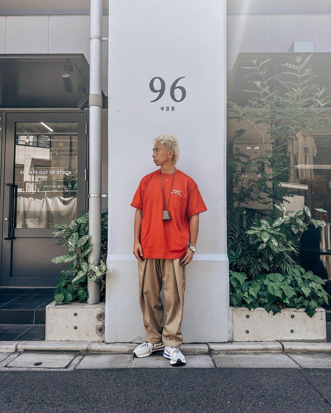 KING-MASAのインスタグラム：「Lovely Red ! 久々に赤いTシャツ作ったらやっぱり好き😊  Pants はSeason 3(23FW)の新しい形over tucked パンツ。  立体に見えるように横から斜めにからにオーバ目にタックを入れたパンツ！  今年の冬のパンツ新型含め最高です♪」