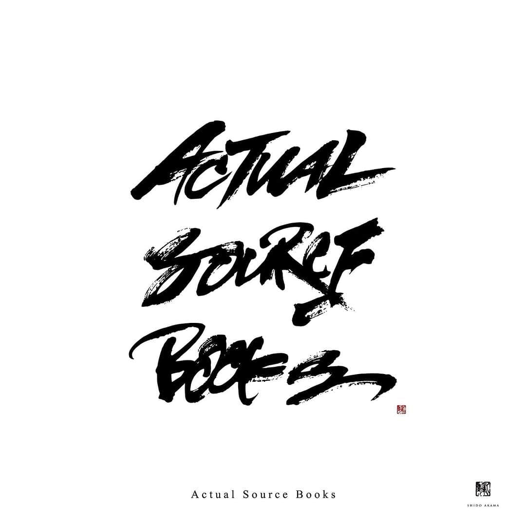 赤間紫動のインスタグラム：「“Actual Source Books” - - - @actual_source  @actualsource.work  - - - #calligraphy#calligrapher#drawing#art#artlife#artist#design#tokyo#japan#calligrafia#kaligrafi#caligrafo#blackandwhite#kanji#shodo#abstractpainting#abstractart#avantgardecalligraphy#前衛書道#墨象#白黒#书道#서예#書道#書#墨#赤間紫動#shidoakama#actualsource#actualsourcebooks」