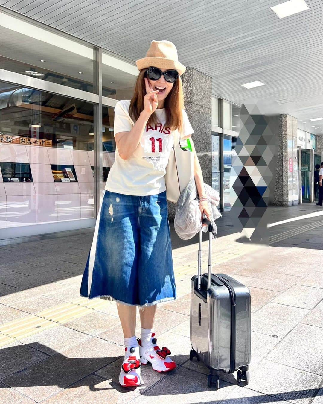 熊谷真実さんのインスタグラム写真 - (熊谷真実Instagram)「東京行ってきます！  デニムは古着屋さんでマルジェラ Tシャツはセールで500円 帽子は忘れた シューズはキティーちゃん パンチがありすぎてなかなか履けなかった。  #熊谷真実 #東京へ #浜松駅 #楽しみだなぁ」7月25日 9時42分 - mami_kumagai310