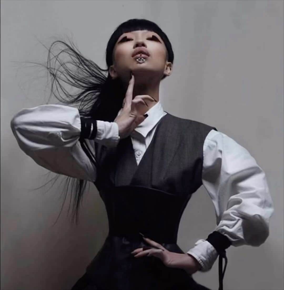 Aya Satoのインスタグラム：「📍teaching Alert 📍 Teaching tomorrow at 5:45pm @mdcdance 🖤🖤 Come through!!!!!  *not teaching this song」