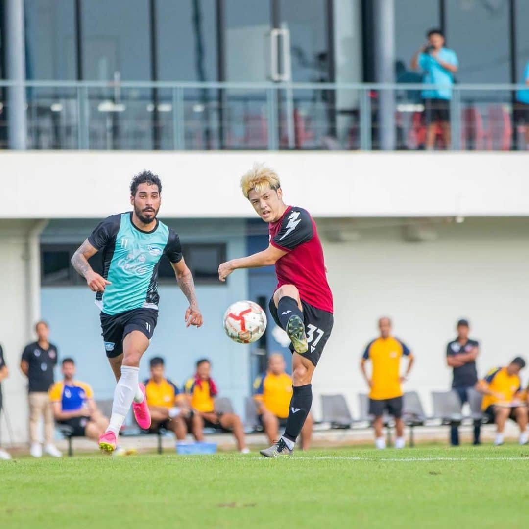 馬場悠企のインスタグラム：「People around the world like soccer. Thai soccer is in the spotlight. 💯⚽️  #suphanburi  #volt #followme」