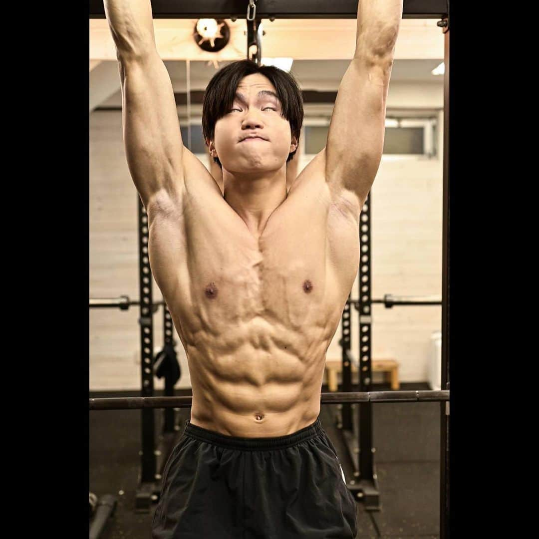 梶原颯さんのインスタグラム写真 - (梶原颯Instagram)「hanging leg raise🦵🦵🔥 abs workout🔥🔥🔥  ph @portrait_tsuyoshi   #abs #absworkout  #腹筋　#腹肌　#肌肉　#ウルトラマン」7月25日 19時00分 - hayate_kajihara