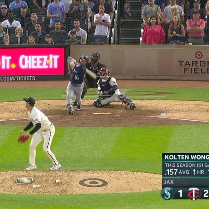 シアトル・マリナーズのインスタグラム：「Kolten comes up CLUTCH.」