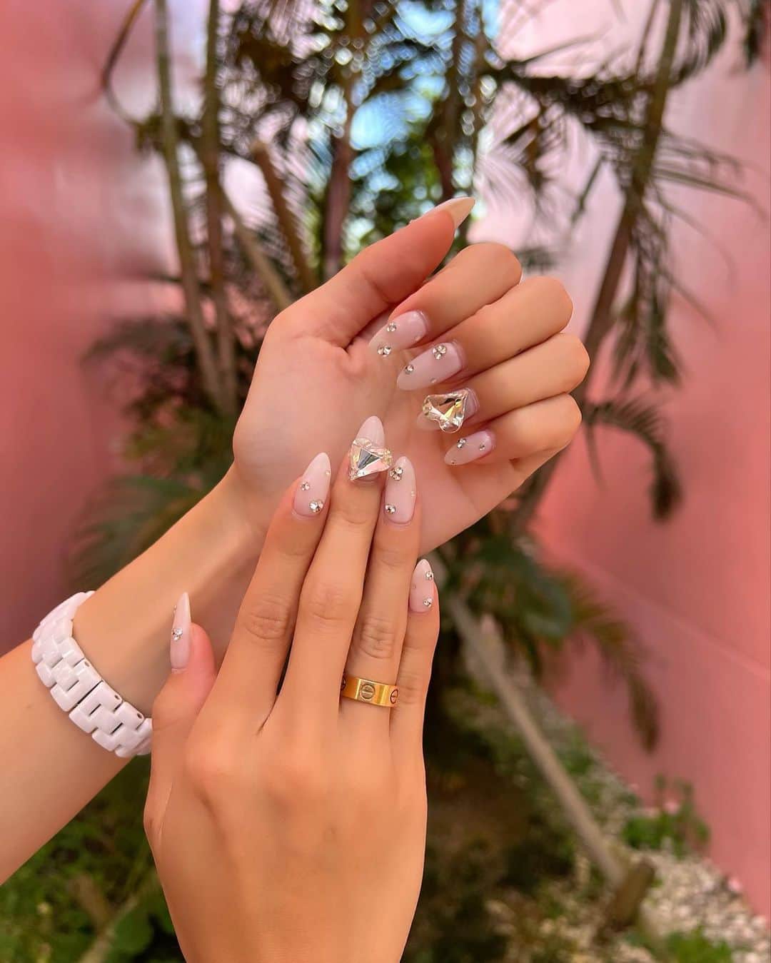 RINAのインスタグラム：「_  NEW NAIL 💅💎🤍  天才ネイリストかなしゃん 今月も可愛いを有難う😫🫶  ２ヶ月分のワンカラー達も 一緒に載せておく🩵💜  今回は久々形変えてポイントにした💅 爪が可愛すぎて一生見てられる🥲笑  #newnail」