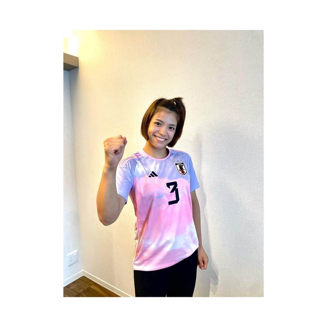 阿部詩のインスタグラム：「. みんなでユニフォームを着て、なでしこジャパンを全力で応援しましょう 🔥勝利を信じて🤞 @adidastokyo #FIFAWWC #なでしこジャパン  #咲き誇れ #createdwithadidas」