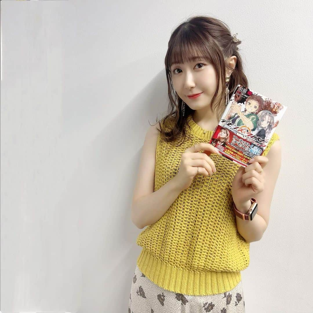 日高里菜さんのインスタグラム写真 - (日高里菜Instagram)「⁑  礫チャン7月でした🥳 最近あっついので夏☀️っぽい衣装で！  仲良しかな恵さんとのお喋りも楽しかった〜！  来月は初の出張版ということで！公開録音！ みなさんと会えるのを楽しみにしています！  デモクレ2巻もめちゃ面白かったよ！ はよ3巻…  #礫チャン #SAO #デモクレ #川原礫 先生　#伊藤かな恵 さん #鰻 #大好き #刷毛じょうゆ海苔弁山登り #期間限定 #お弁当 #おいしかった #土用の丑の日フライング #当日も食べる予定」7月25日 11時06分 - rina_hidaka615