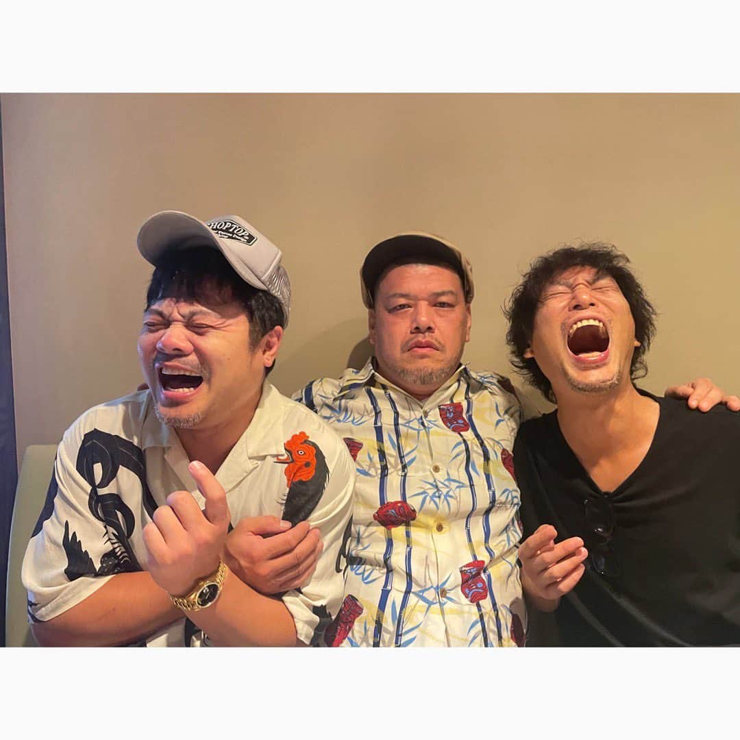佐田正樹のインスタグラム：「昨夜の食事会。  あんなに楽しかったのに、 まったく笑てないやん😆  ようこんな顔出来るわ😁  食事会が我慢出来んくて、早く帰りたかった人の顔😂  あー楽しき夜でした。」