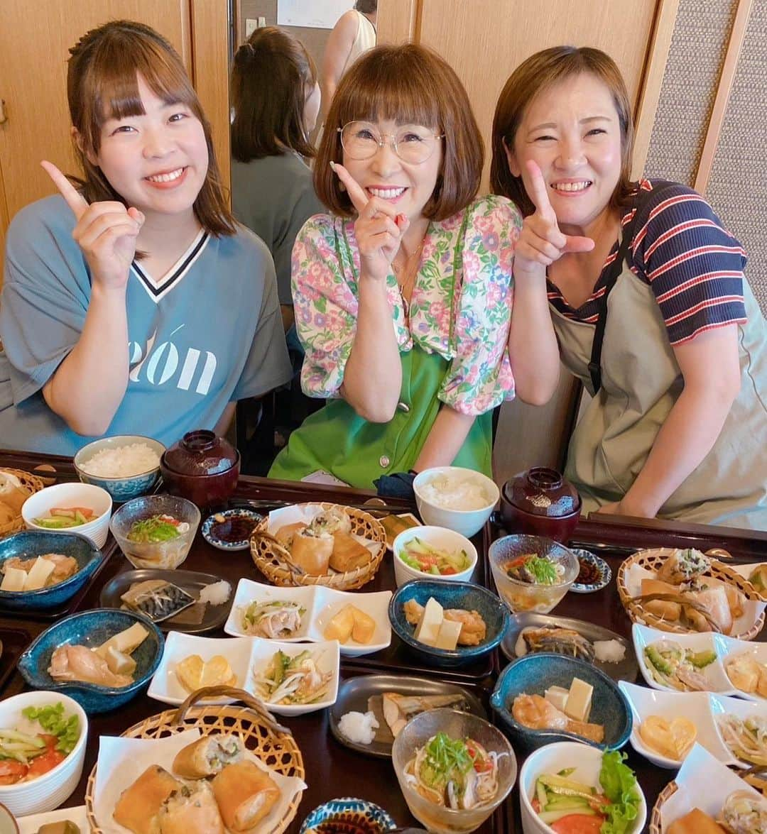 岩本初恵さんのインスタグラム写真 - (岩本初恵Instagram)「今日の夜八時から 幸せのライブ配信を Instagram TikTok YouTubeから 生ライブ配信します  無料で聴けるそうです 是非覗いてみてくださいね  生ライブ配信で 皆様から来た 質問や悩み相談に その場でお応えします  幸せの生ライブ配信も トータルで ２５００人近くの 皆様が聴いて もらってます  生ラジオみたいで 皆様と近くに感じれて 幸せな時間です  ３０分と短い時間ですが幸せになるヒントが 見つけてもらえたら 幸せです  今夜８時から スタートします では 今から熊本行ってきまーす  又後で❤️  #生ライブ配信 #夜の８時から #悩み相談 #質問  #はっちゃん #Instagram #TikTok #YouTube #福岡  #今から #熊本 #暑い #又後で」7月25日 11時23分 - hatsue_iwamoto