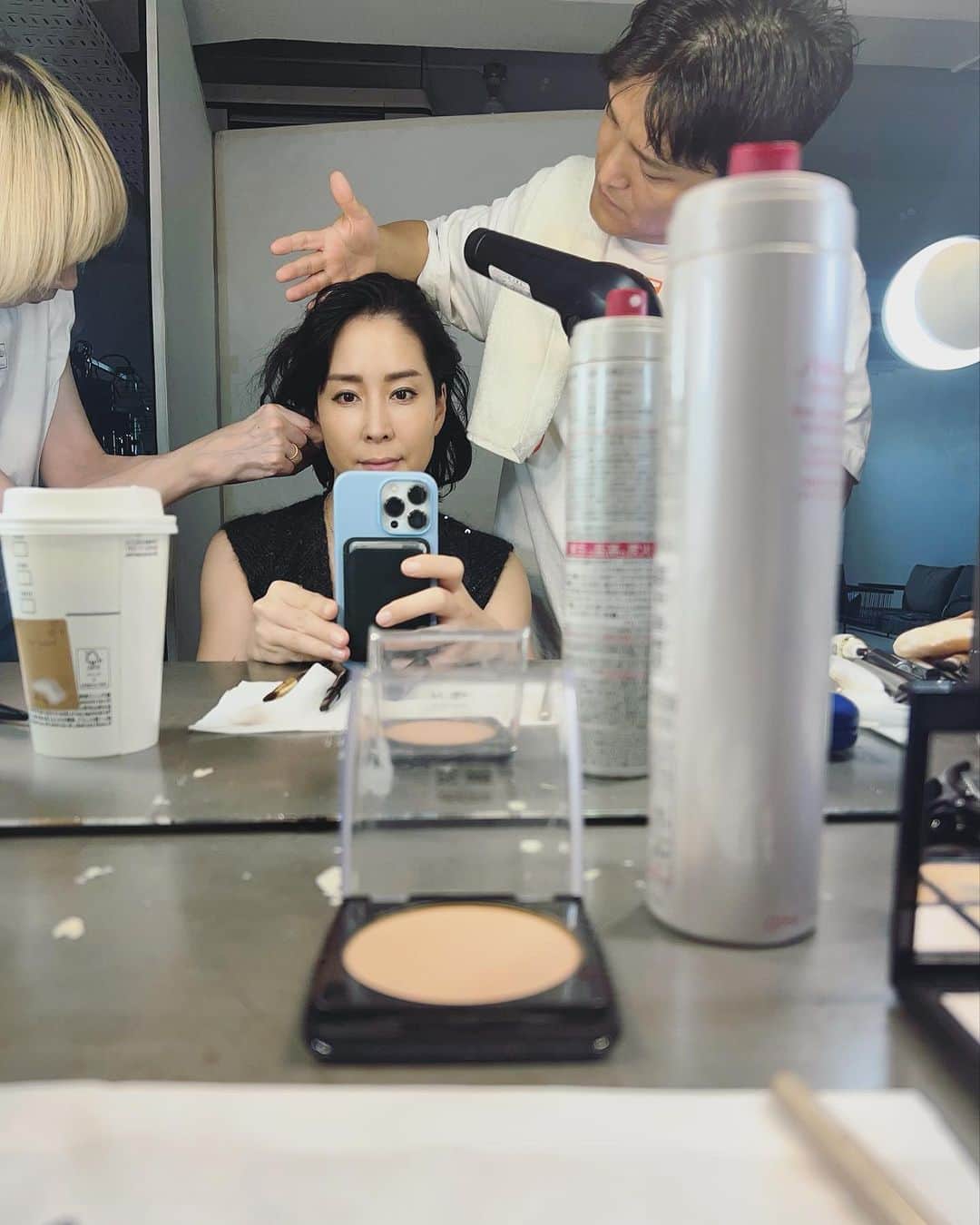 内田恭子のインスタグラム：「おはようございます。  今朝子供を合宿に送り出し、母ちゃんは仕事をがんばります。  #ただいま #メイク中  #今日も暑いよね #朝から汗だく  #内田恭子  #kyokouchida」