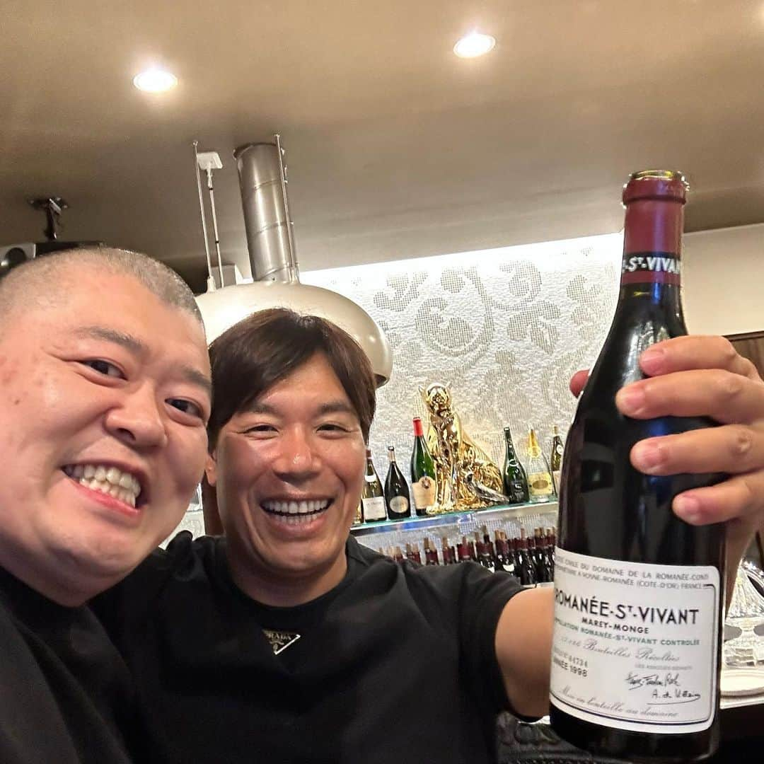  WATANABETAKAYOSHIのインスタグラム：「Spent the day off with great wine and great friends  #tasty#drc#dozo」