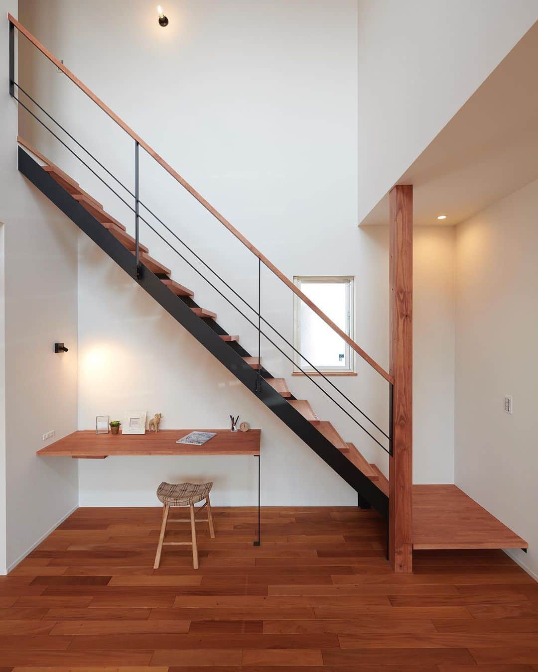 ルポハウス一級建築士事務所さんのインスタグラム写真 - (ルポハウス一級建築士事務所Instagram)「・ ・ ・ 《階段特集》 ・ ・ 日常生活に欠かせないからこそ、お気に入りの空間にしたい。 ・ ルポハウスの階段インテリアを集めました。 あなたならどんな空間にしたいですか？ ・ ・ ・ 𓐌𓐌𓐌𓐌𓐌𓐌𓐌𓐌𓐌𓐌𓐌𓐌𓐌𓐌𓐌𓐌𓐌𓐌 ルポハウスの施工事例はこちらまで☞ @reposhouse 𓐌𓐌𓐌𓐌𓐌𓐌𓐌𓐌𓐌𓐌𓐌𓐌𓐌𓐌𓐌𓐌𓐌𓐌 #ルポハウス は#ちょっとかっこいい家 を"友人のために" という思いでつくっています。 一生に一度の#マイホーム。 「あなたにしかできない」×「ルポハウスだからできる」で、 私たちだけの#家づくり を思いっきり楽しんでみませんか？！ ・ ・ ・ #住宅 #注文住宅 #新築一戸建て #デザイナーズ住宅 #一級建築士事務所 #設計事務所 #滋賀県の設計事務所 #階段 #階段インテリア #片持ち階段 #ひな壇階段 #力桁階段 #ストレート階段 #イナズマ階段 #階段迷子 #階段選び #階段下スペース #階段下 #階段デザイン #階段下収納」7月25日 12時00分 - reposhouse