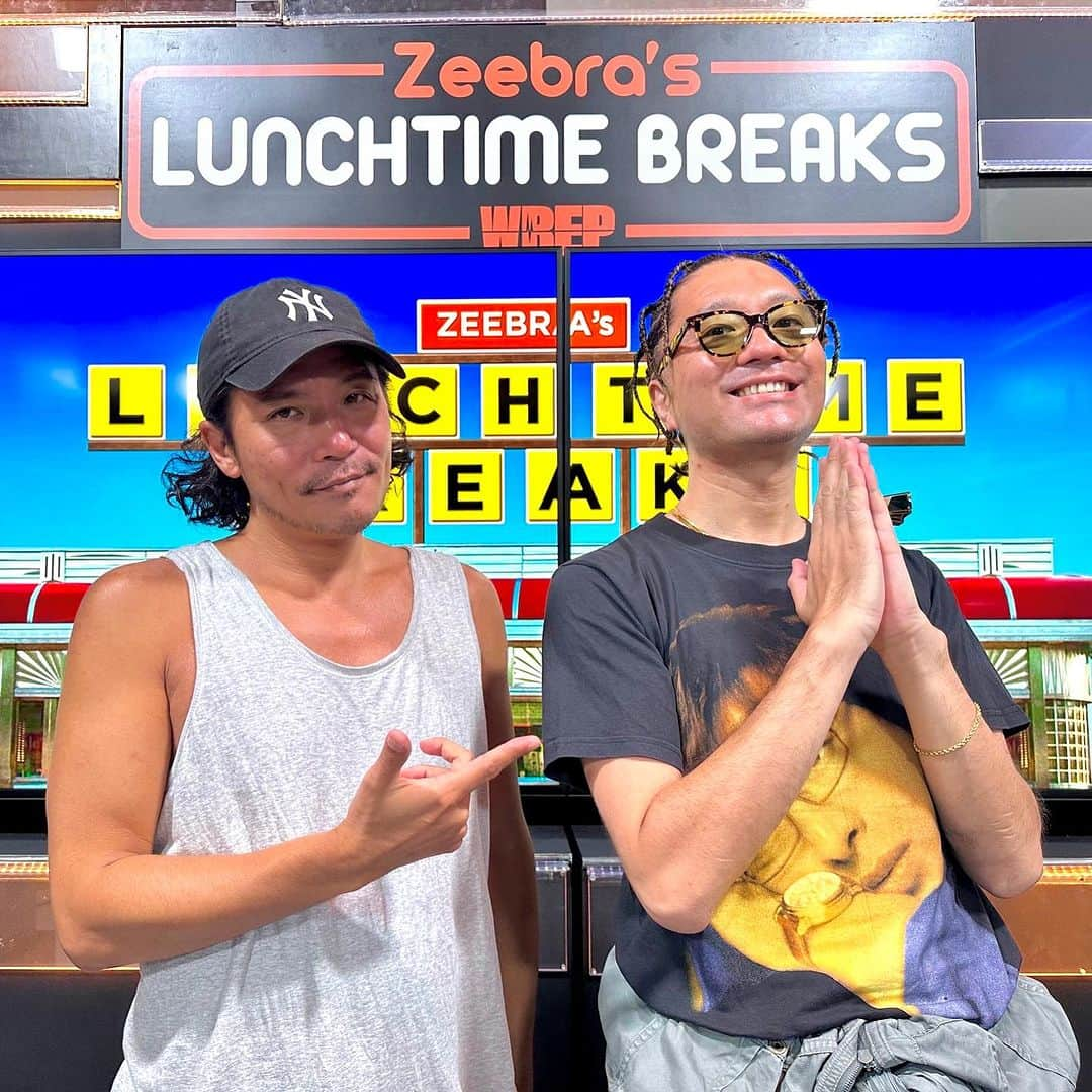 ZEN-LA-ROCKさんのインスタグラム写真 - (ZEN-LA-ROCKInstagram)「🔉この後12時より🔉 ABEMA HIP HOP ch 「Zeebra's LUNCHTIME BREAKS」に出ます‼️ むかーーーーーしの話とかをZEEBRA氏と共に🗣️ . . . #wrepradio #abema #zeebra #zenlarock #継続はparty」7月25日 11時55分 - zenlarock