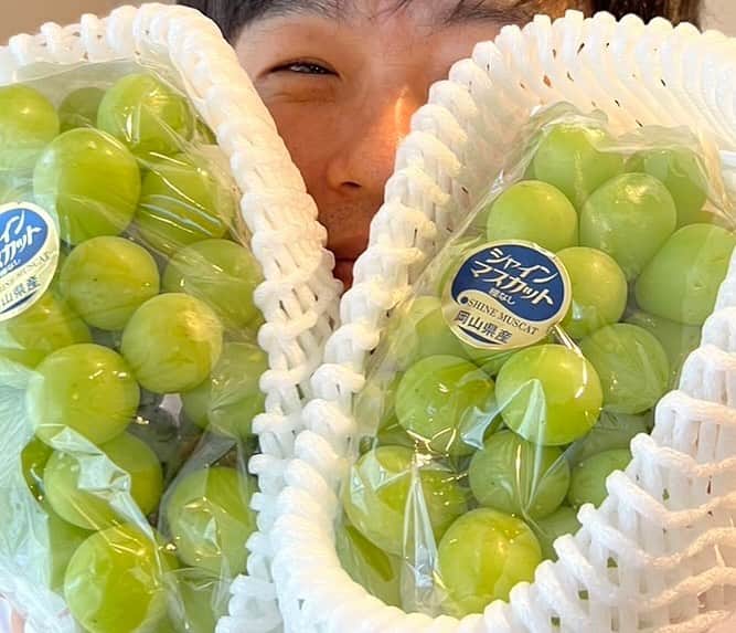 バカリズムのインスタグラム：「スターに囲まれて。」