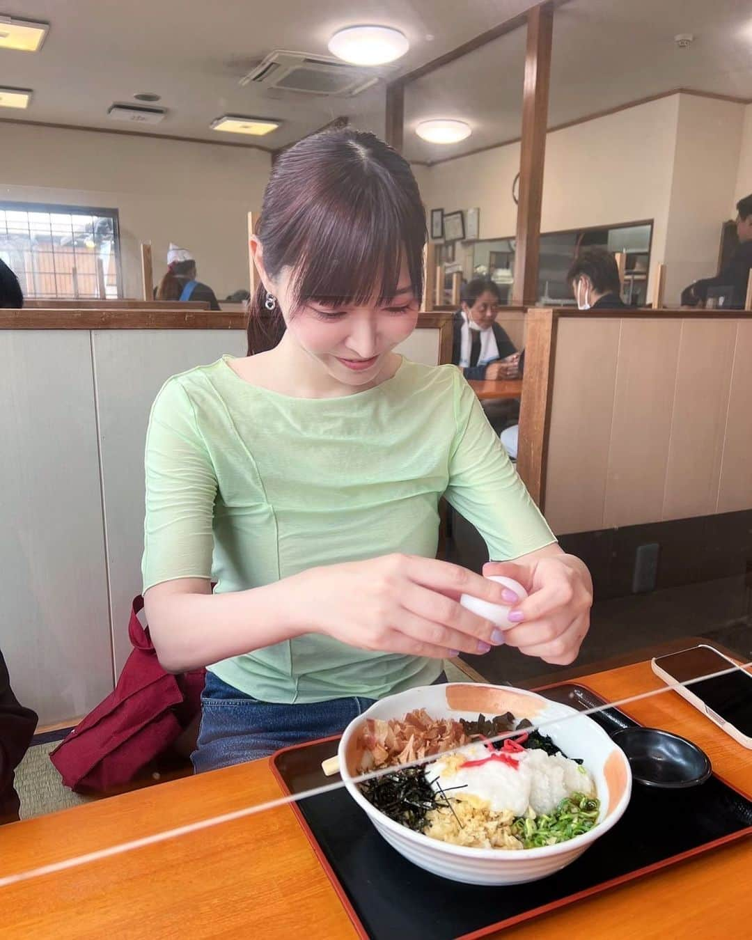 田中良子のインスタグラム：「お昼ですよ〜🍜」