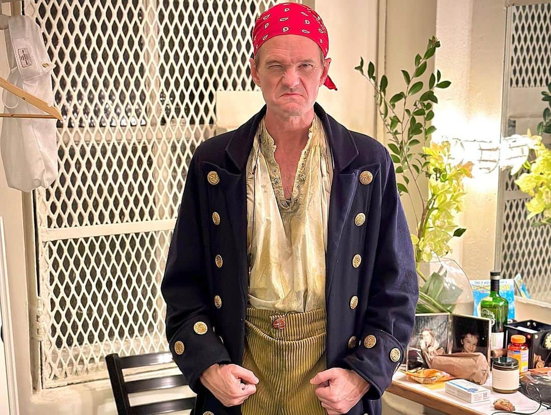 ニール・パトリック・ハリスさんのインスタグラム写真 - (ニール・パトリック・ハリスInstagram)「Peter Pan Goes Wrong finished its NYC run yesterday, and I already feel the Broadway void. I had the time of my life performing alongside the utterly brilliant Mischief company, all as talented as they are kind. Never have I heard audiences laugh so openly, so loud, for so long. It was a joy. Fingers crossed I get more chapters with them soon. The show is heading to LA soon - do anything that you can to witness their hilarity. @mischiefcomedy @peterpanbway」7月25日 12時03分 - nph