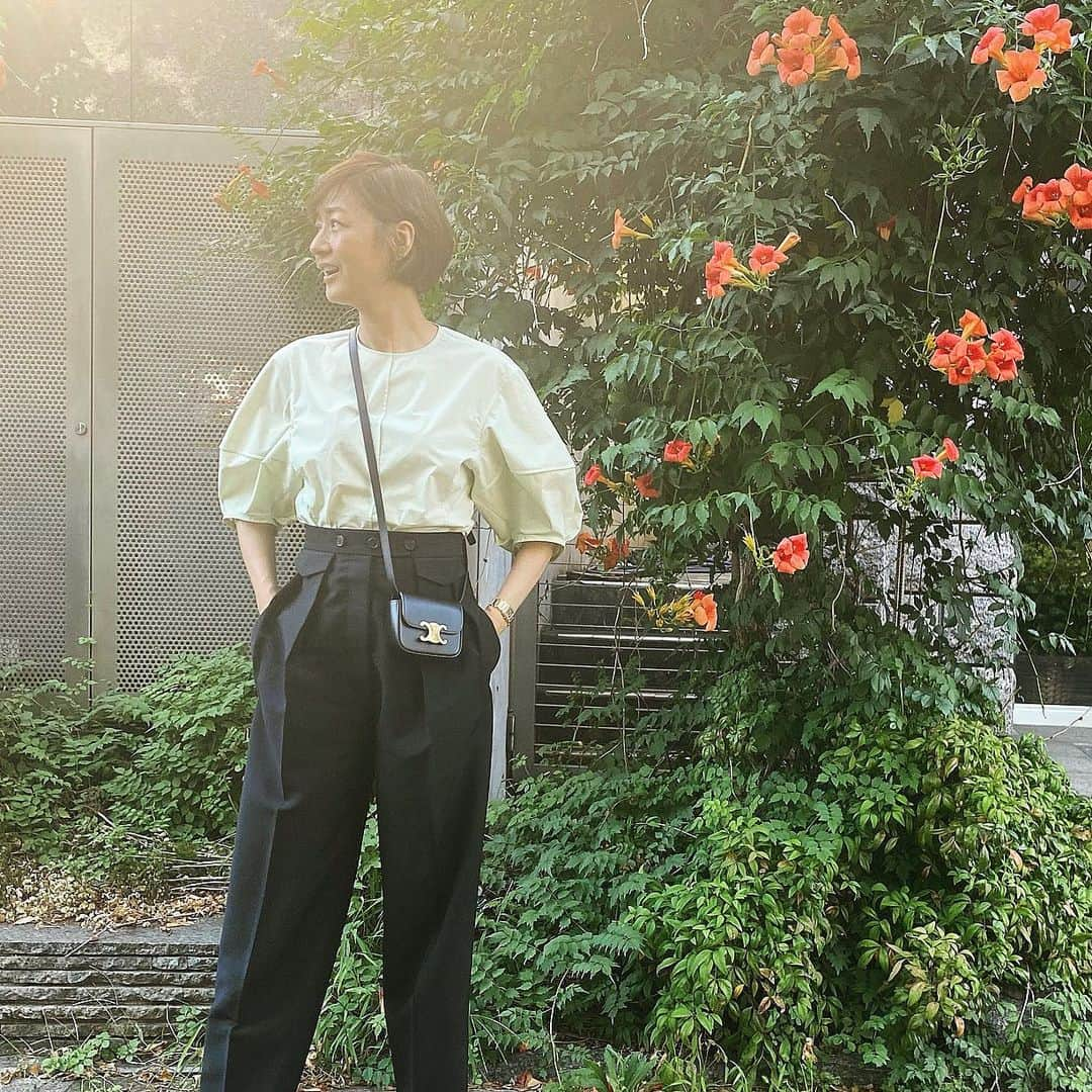 富岡佳子のインスタグラム：「#outfit  夕方になっても毎日暑いですね この日の足元は、#birkenstock でした…」