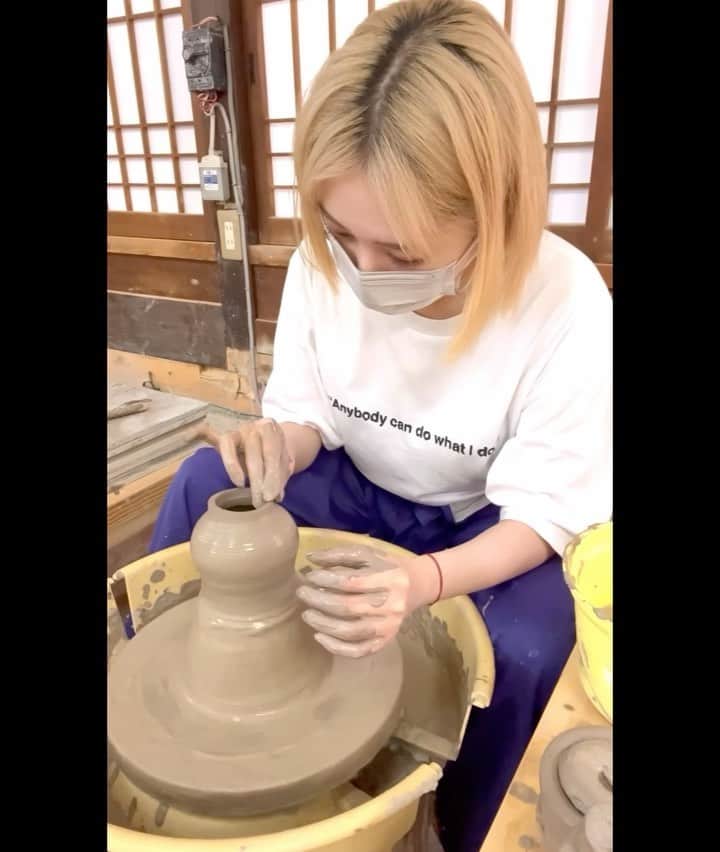 佐藤詩織のインスタグラム：「陶芸修行@益子  #陶芸 #益子 #ろくろ #ceramicart #pottery」