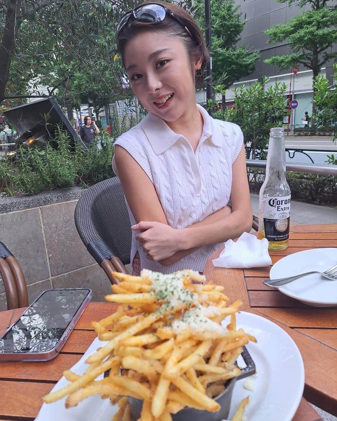 のインスタグラム：「痩せてびっくりした方がたくさんいたことと思います。インスタ用の空元気。逆流性胃腸炎になったんです。 しか～し！回復するぞ❤️‍🩹 目安はドライバー飛距離240へもどすべき、食事とトレーニング。 あえて痩せた体載せました。頑張る姿見守ってください！」