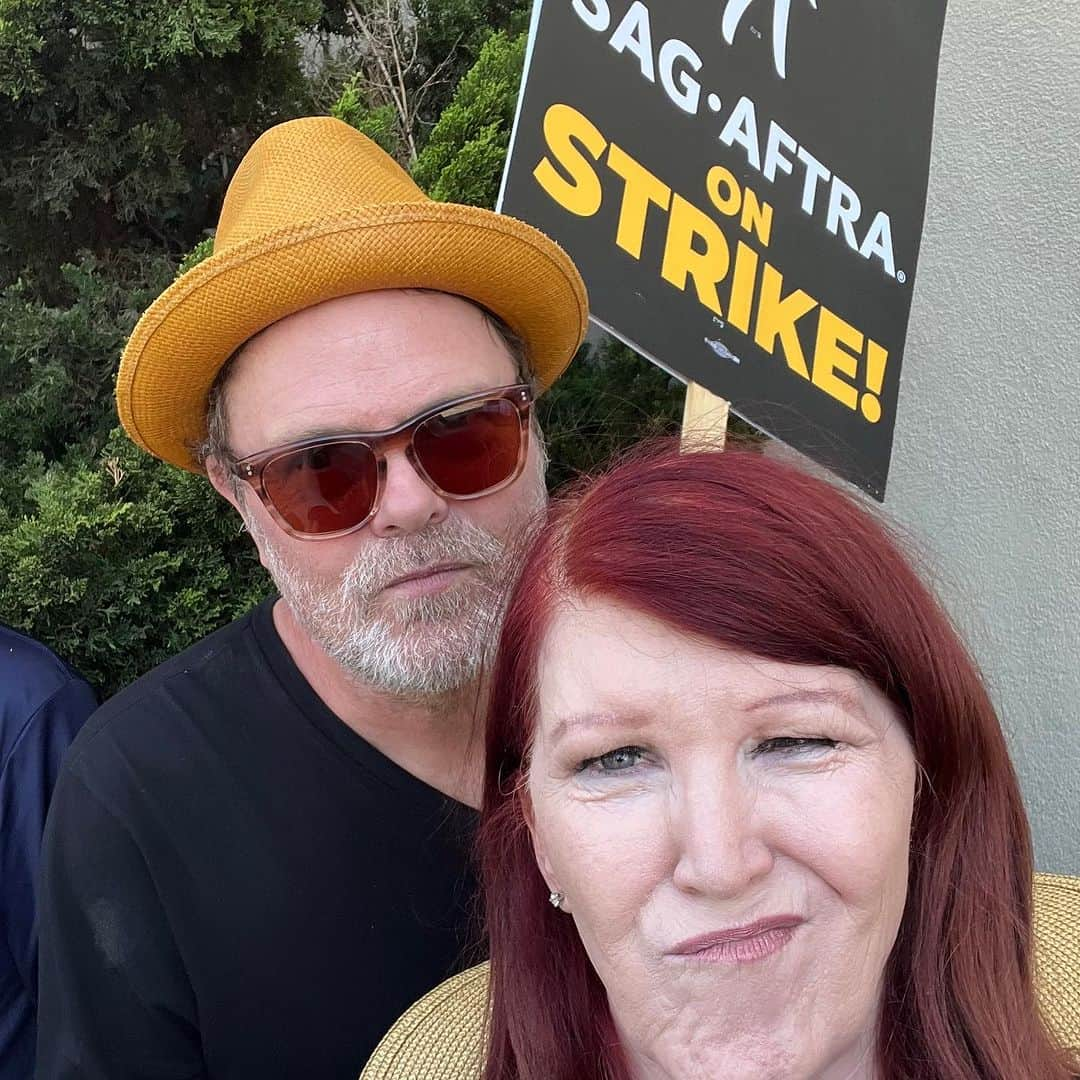 レイン・ウィルソンさんのインスタグラム写真 - (レイン・ウィルソンInstagram)「Ran into old friends at the picket lines today at Warner Brothers!  Folks, this is about middle-class writers and actors trying to feed their families and pay their mortgages. This new streaming business model that has (impetuously and without any long-term consideration) transformed the entire industry over the last 5 years, has completely screwed over working class creatives in Hollywood in all kinds of ways - more draconian contracts, little to no residuals, and less writers room hires. For instance: remember the 57 BILLION MINUTES of The Office viewed on Netflix in 2020? Our “residuals” for that historic run were beyond pathetic. Netflix made out ok, however - a 27% jump and profits of 9B that year. Follow: @sagaftra for more info.」7月25日 12時35分 - rainnwilson