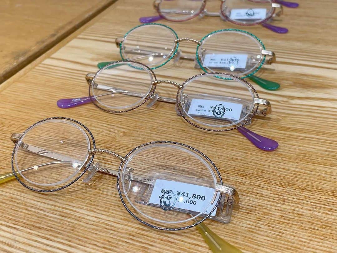 ISETAN PARK netさんのインスタグラム写真 - (ISETAN PARK netInstagram)「👓おしゃれで実用的なアイウェアが一堂に🕶️  新しい発見があるから選ぶのが楽しい♪    アイウェアブランドをはじめ、メガネ素材を用いたアクセサリーや雑貨が揃う期間限定セレクトショップ👓🕶️  伊勢丹限定カラーのサングラスをはじめ、カラフルなフレームやトップクラスの職人によって作られたシンプルかつ美しいフレーム、スタイリッシュなリーディンググラスなど、ここだけのラインナップでご紹介です😎    Decorate your eyes  ■開催中～8月1日(火)  ■本館1階 雑貨/プロモーション    イベント情報は @isetan_shinjuju ストーリーズ「POP UP」またはこちら▼  https://www.mistore.jp/store/shinjuku/shops/women_fashiongoods/goods/shopnews_list/shopnews_046.html    商品の問い合わせ▼  本館7階 メガネサロン    📌ブランド一覧  ＜VioRou/ヴィオルー＞、＜propo/プロポ＞、＜Secret Remedy/シークレットレメディ＞、＜EYEVAN/アイヴァン＞、＜JACQUES DURAND/ジャックデュラン＞  ＜IZIPIZI/イジピジ＞、＜KISSO/キッソオ＞    @isetanseed_isetanleaf_shinjuku    #アイウェアセレクトショップ #サングラス #夏小物 #メガネフレーム #オシャレメガネ #おしゃれメガネ  #ヴィオルー #プロポ #シークレットレメディ #アイヴァン #ジャックデュラン #イジピジ #キッソオ  #isetan #isetanshinjuku #이세탄 #신주쿠이세탄 #이세탄백화점 #イセタン #伊勢丹 #伊勢丹新宿 #新宿伊勢丹 #伊勢丹新宿店」7月25日 17時00分 - isetan_shinjuku