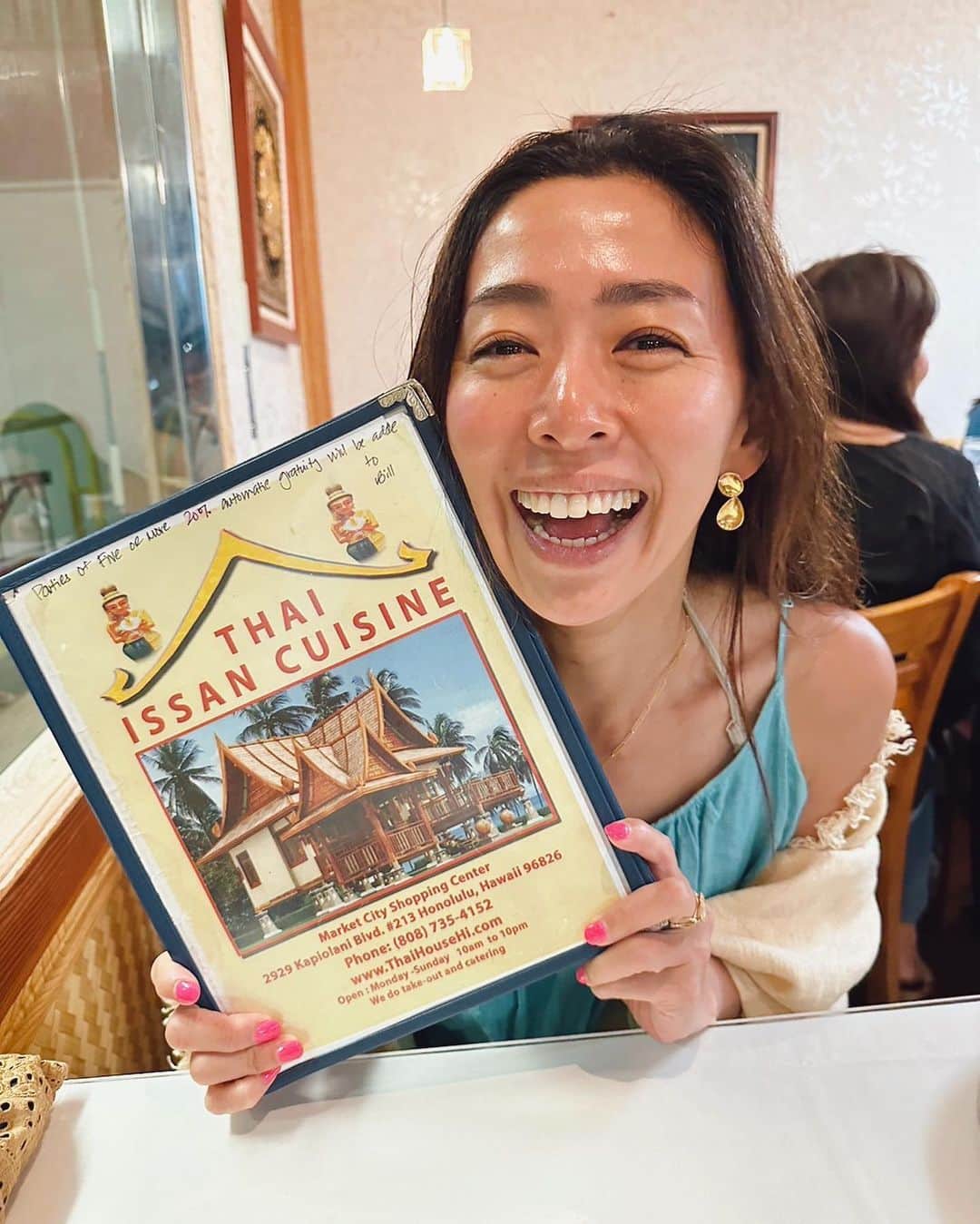 野沢和香さんのインスタグラム写真 - (野沢和香Instagram)「@thai_issan_cuisine ♡  昔撮影中に見つけたカイムキの地元の人で賑わうタイレストラン😍忘れられず行ってきました。 やっぱりクラシックなタイ料理で美味しいー😋！ ハワイはアジア料理のクオリティーが高くてアジア好きには天国🙌  #ハワイグルメ　#ハワイ情報」7月25日 12時38分 - wakanozawa