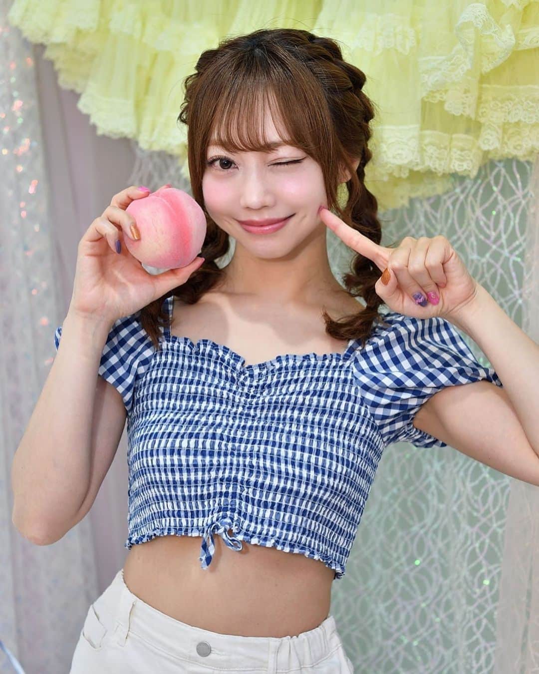 城戸ひなののインスタグラム：「* 旬な桃はいかが🍑？ . . *  #夏服コーデ  #へそ出しコーデ  #ツインテールアレンジ  #ウインク  #被写体  #ポートレート  #撮影会  #かわいい  #美女  #モデル  #レースクイーン  #팔로우미  #粉我  #人像攝影  #cute  #asiangirls  #racequeen  #model  #photography  #good_portraits_world」