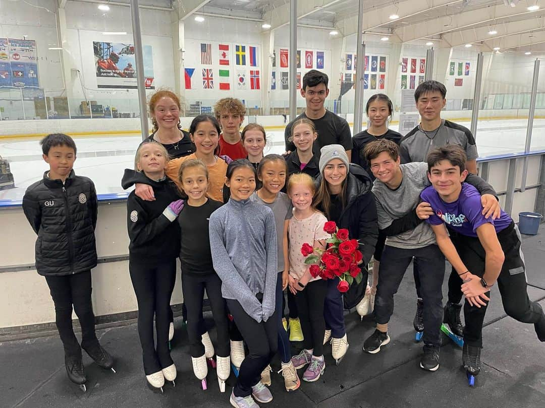 マリッサ・キャステリのインスタグラム：「My time in Portland, Oregon has come to a close. I want to thank everyone for welcoming me into the Oregon skating community. I am going to miss this group of coaches, skaters and parents. I cannot wait to come back and visit! I will miss you all 😢」