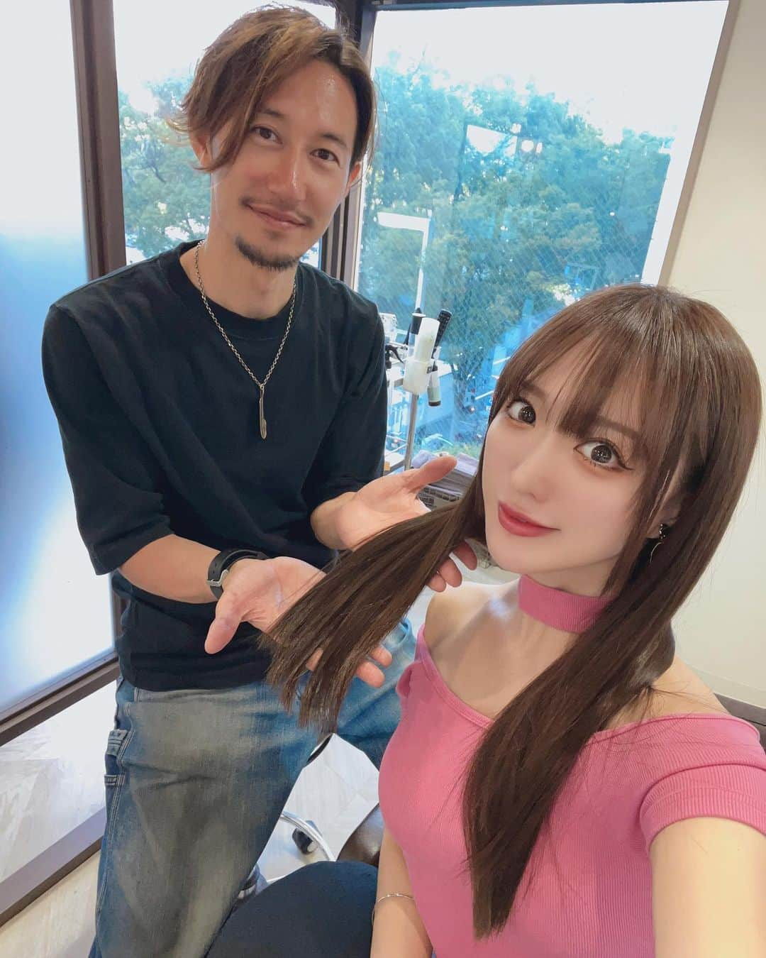 おりささんのインスタグラム写真 - (おりさInstagram)「♦︎  髪サラサラ❤️❤️❤️  バーレスクTS出勤前に 矢場町 @botanium_rrsalon さんで カラー・頭浸浴・トリートメント✨  トリートメントが新しくなって さらにパワーアップしてて 感動の仕上がりに...☺️✨  ちょっとイメチェンしたくて 姫カット👸にしてもらった🫶🏻  @akira_takishima さん いつもありがとうございます✨  ホームケアも全部　@rrsalon_ の使ってるよ✌️ シャンプーとトリートメントなくなったから またゲットしました❤️  #nagoya#sakae#hair#hairstyle#botaniumbyrrsalon#rrsalon#botanium#glosstify#burlesque#burlesquets#burlesquetokyo#バーレスク#バーレスクTS#バーレスク東京#トリートメント #名古屋#名古屋美容室#矢場町#トリートメント #ヘアケア #美容 #髪質改善 #栄美容室#トリートメントサロン#名古屋髪質改善 #髪型#ストレートヘア#ロングヘア#ぱっつん前髪#ぱっつん#姫カット」7月25日 23時58分 - orisa_0510